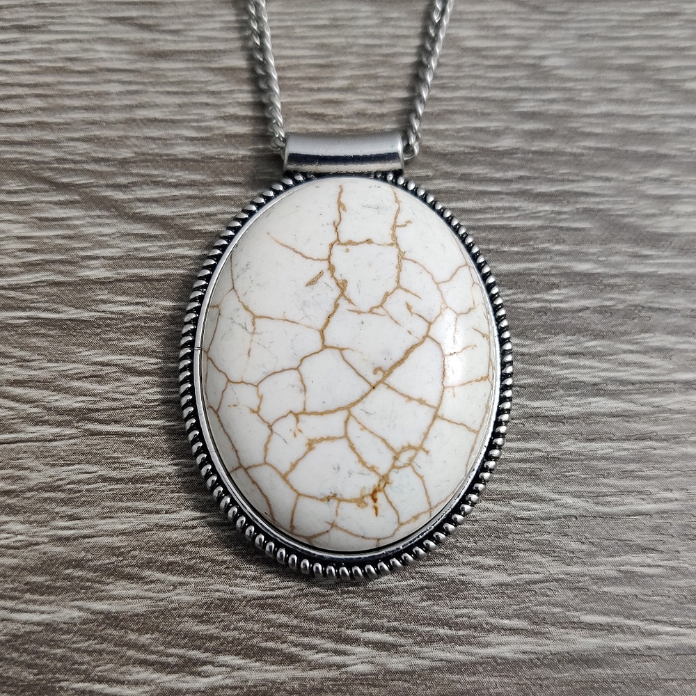 Large Crackle Stone Necklace